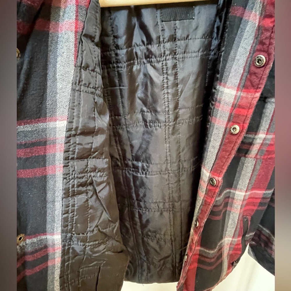 Burton Men's Red and Black Plaid Shirt Jacket with zipper Pockets, size Medium - Picture 5 of 8